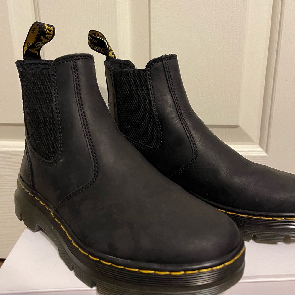 DR. MARTENS CHELSEA BOOTS